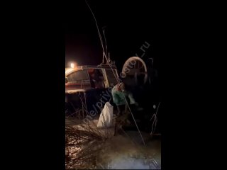 Троих унесло на льдине. Областные спасатели Дона пришли на помощь рыбакам  Информация о происшествии поступила... (видео)