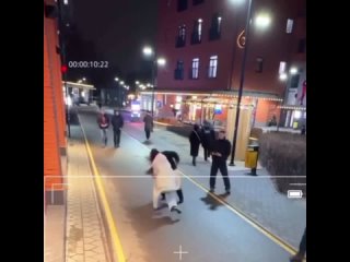 ДАМА НЕ ПРОМАХ 😳💪🏻  😲 Необычная ситуация в Красноярске: воришка попытался отжать сумочку у местной жительницы, но... (видео)