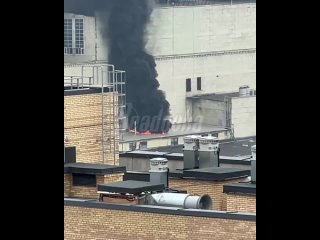 В Москве на северо-западе горит крыша ТЭЦ    В столице на 3-й Хорошевской улице горит крыша ТЭЦ. На место едут... (видео)
