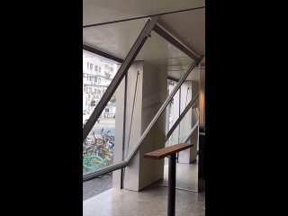 Разнообразие стеклянных дверей и окон создано огромное количество.   Благодаря конструкции стеклянных дверей, которые... (видео)