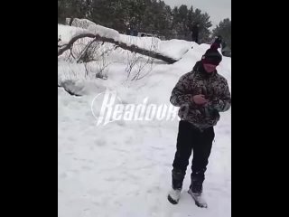 Мальчик 9 лет свалился под лед и утонул, катаясь с горки на тюбинге в Барнауле  В Барнауле дети катались на тюбинге... (видео)