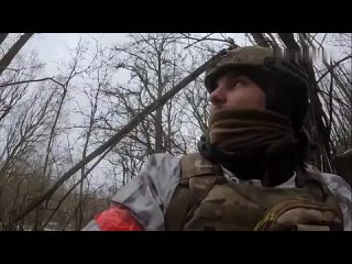 Момент атаки украинского дрона по съемочной группе в Курской области    У пострадавшего оператора Первого канала Юрия... (видео)