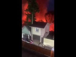 Горящее общежитие тушили 15 человек в Сочи.   4-го февраля, в 17.56 поступило сообщение о горящем здании на улице... (видео)