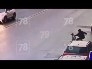 Трёхлетний мальчик выбежал под машину  ДТП произошло в 17:35 возле дома №3 на Херсонской улице. Камеры видеонаблюдения... (видео)