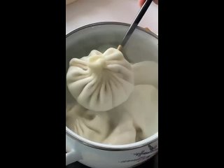 Идеальные хинкали 😍  Ингредиенты: - мука - 500 гр - соль - 1/2 ч.л - вода - 200 мл - винный уксус - 1 ст.л  Начинка: -... (видео)