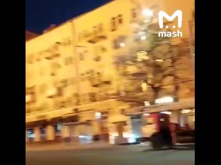 Торговый центр "Галерея Астор" горит в центре Ростова-на-Дону. Предположительно, пожар начался с ночного клуба "Ля... (видео)