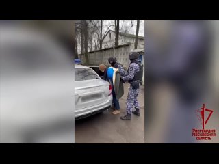 В Мытищах задержали посетителя банка, который угрожал сжечь здание.   Посетитель подошел к сотрудникам отделения и... (видео)