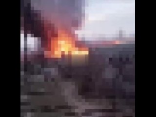 🔥 Атакованы объекты врага в Днепропетровске    ▪На кадрах момент прилёта в Днепропетровской области и кадры пожара в... (видео)