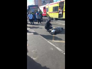 В Казани водитель такси врезался в автобус и сбил несколько человек на улице Вишневского. Обновляем информацию в этом... (видео)