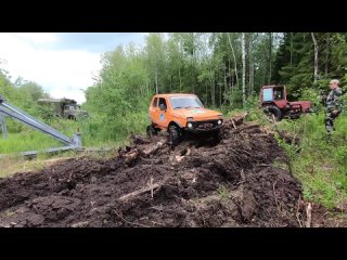 По следам утонувшего экскаватора. ЗИЛ-131, Турбо-трактор,  и Нива.