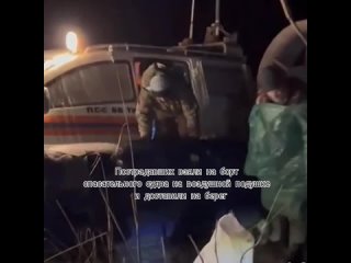 В Новоцимлянском заливе спасатели сняли с оторвавшейся льдины трёх рыбаков. Как сообщает МЧС Ростовской области,... (видео)