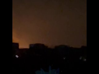 💥 Запорожье — мощные взрывы!    Нанесён массированный удар по целям в Запорожье, сообщают о не менее 10 прилётах    💥... (видео)