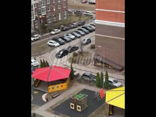 Мужика, который открыл стрельбу возле детсада, скрутили двое очевидцев — все произошло из-за того, что двое... (видео)