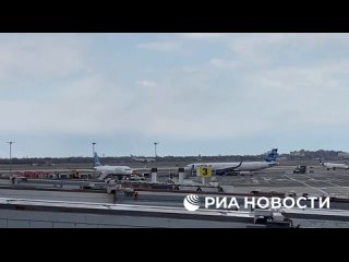 Что за народ? Ни Х ... не разбираются, кто чем должен заниматься.  Не разбираются кто прилетел в США и с какой целью. А... - Ром Бат