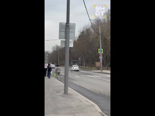 Московская полиция разыскивает водителя, который чуть не сбил женщину на пешеходном переходе и устроил гонки по... (видео)