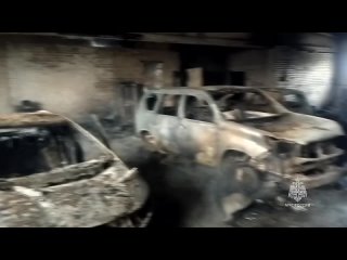 Одноэтажное здание химчистки для машин горело в поселке Березовка в Красноярском крае на 725 квадратных метрах, его... (видео)