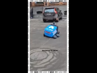 Повержен, но не сломлен: маленький робот-курьер демонстрирует по-настоящему стальной характер — несмотря на сломанные... (видео)