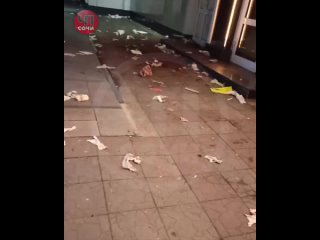 Внезапная отмена концерта «Ivan Zolo» расстроила подростков  В Сочи за час до выступления отменили концерт «Ivan Zolo»,... (видео)