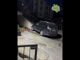 🤢 Жители переулка Чехова страдают от канализационного потопа.  На участке от дома 6д в переулке Чехова уже несколько... (видео)