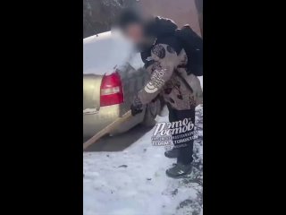 Малолетние блогеры громят автомобили ради лайков в Таганроге    Дети разбивают фары и выбивают стекла — пострадавших... (видео)
