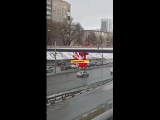 Обвалился подъем на Ипподромской  Так работает мэрия и дорожные службы в нашем городе ,строят дороги по ГОСТУ, а они... (видео)