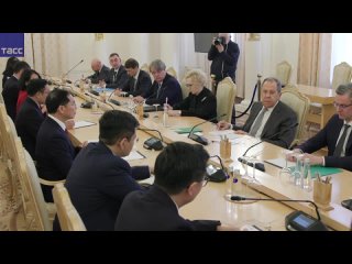 #Прямосейчас Лавров проводит переговоры с главой МИД Вьетнама Буй Тхань Шоном.  Видео: ТАСС/Ruptly (видео)