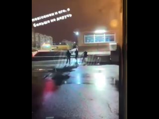 Подростки в Приморье избили двух взрослых мужчин ради контента  Группа подростков из Находки в Приморье захотела... (видео)