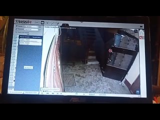 Наркопритон в доме №15 на улице Трефолева давно не давал жизни всем местным жителям. Торговля в нехорошей квартире шла... (видео)