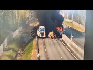 Сотрудники МЧС тверской области ликвидировали  последствия ДТП на М-11 в Калининском муниципальном округе    В... (видео)