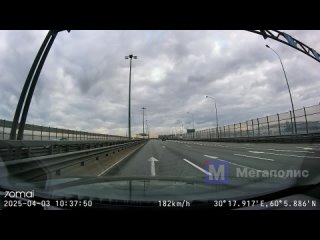 Пешеход-камикадзе прогуливался сегодня утром по внутреннему кольцу КАД между Выборгским шоссе и проспектом Энгельса.... (видео)