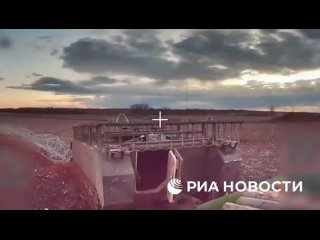 Ювелирная работа операторов дронов группировки "Центр" по уничижению украинской техники беспилотниками на оптоволокне... (видео)