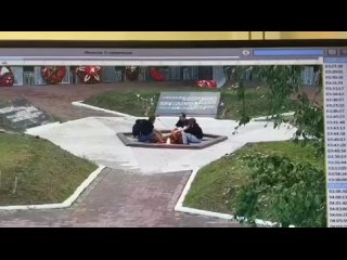 🔥 Парни, которые жарили еду над "Вечным огнём" в Киришах, получили по году условно.   Двое 18-летних жителей г. Кириши... (видео)