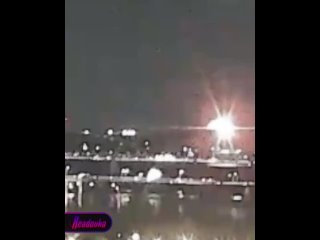 Самолет с 64 людьми на борту столкнулся с военным вертолетом в Вашингтоне — сообщается о 4 выживших  Пассажирский... (видео)