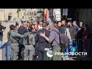 Полиция Израиля с раннего утра усилила меры безопасности внутри и вокруг Старого города в Иерусалиме в преддверии чуда... (видео)