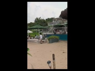 Преломление света: Как мы воспринимаем объекты в воде  Преломление света — это изменение его направления при переходе... (видео)