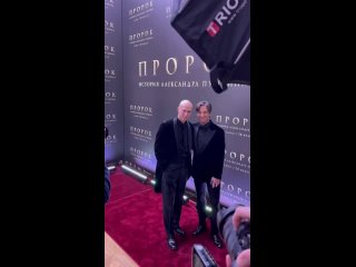 🏆 Номинант на премию «Оскар» Юра Борисов приехал в Петербург на премьеру фильма «Пророк» в Михайловском театре. (видео)