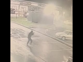 Неизвестный устроил стрельбу из автомата в Северной Осетии, один мужчина погиб, двоих госпитализировали, сообщило ГУМВД... (видео)