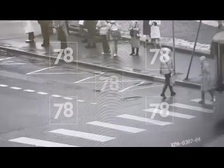 Пожилую петербурженку сбил лазурный автобус  ДТП произошло около 8 утра на перекрёстке Шуваловского проспекта и улицы... (видео)