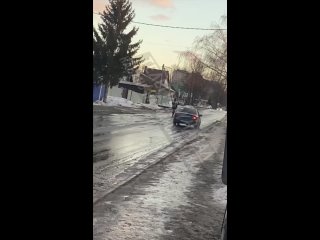 С первыми весенними деньками в Казани появились и первые питбайкеры (видео)