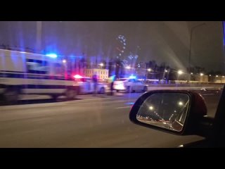 В  22:15 у дома 20 по набережной Обводного канала 27-летний водитель, управляя автомобилем «Хёндай Солярис», двигаясь... (видео)