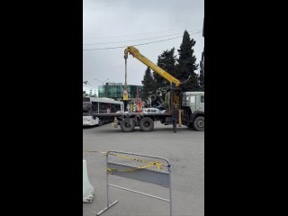 В центре Сочи эвакуировали качка   Сегодня днем, напротив Центрального ж/д вокзала манипулятор эвакуировал мужчину.... (видео)