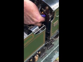Миниатюрный ЛОКОМОТИВ ручной сборки Saint Class 🚂👨🔧 (видео)