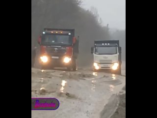 В Приморском крае село оказалось отрезанным от цивилизации из-за проливных дождей и разбитой дороги    Жители села... (видео)