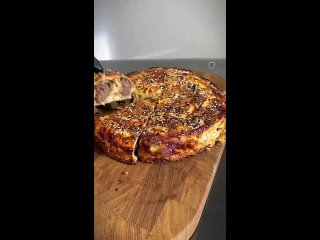 Мясной пирог в лаваше🥧  Ингредиенты: - говяжий фарш - 600 гр - лук - 1 шт - соль - по вкусу - перец - по вкусу  -... (видео)