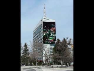Сегодня фасад станет огромным экраном для хоккейного матча!    Казанских болельщиков ждёт особенный вечер — прямая... (видео)