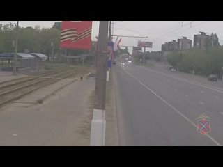 😱В Волгограде катафалк вписался в подземный переход и унёс жизнь водителя  Машина на большой скорости вылетела с... (видео)