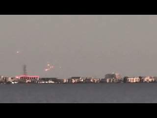 Несколько американских аэропортов временно закрыли после неудачного запуска Starship.   Пользователи соцсетей делятся... (видео)