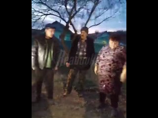 В Ростовской области большегрузы кошмарят жителей маленького села — против фур восстали даже бабушки    Уже больше 10... (видео)
