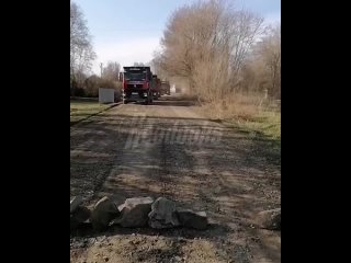 В Ростовской области большегрузы кошмарят жителей маленького села — против фур восстали даже бабушки    Уже больше 10... (видео)