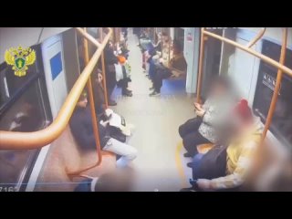 На станции метро "Каширская" пассажир атаковал 15-летнего подростка.   Конфликт начался с обмена оскорблениями, но... (видео)